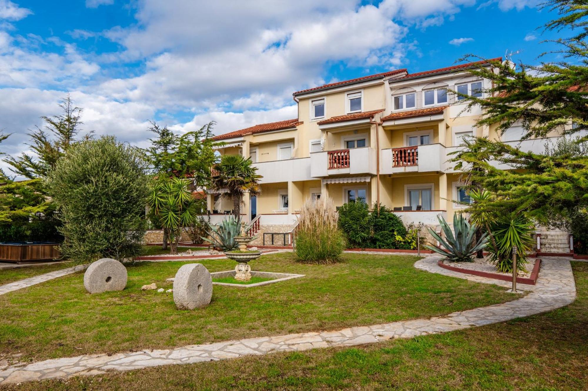 Apartments Strand Vir Bagian luar foto
